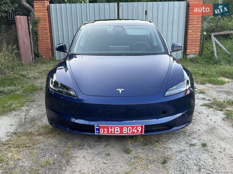 Седан Tesla Model 3 2024 в 