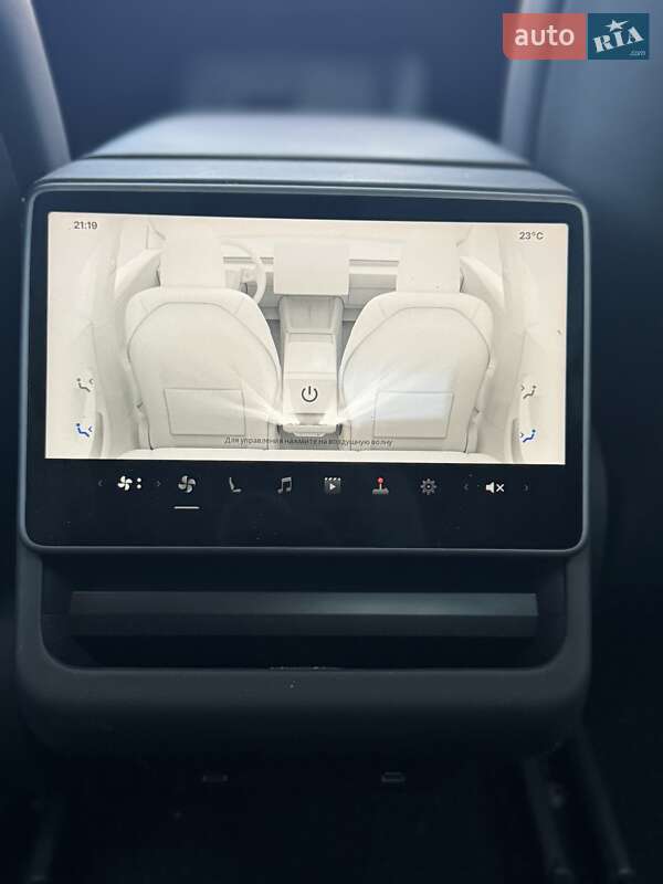 Седан Tesla Model 3 2024 в Львове