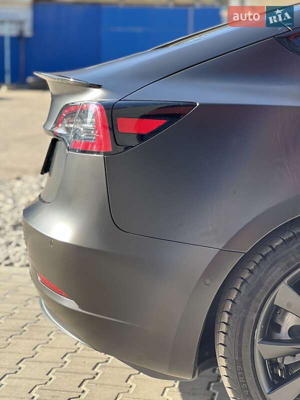 Седан Tesla Model 3 2020 в Івано-Франківську