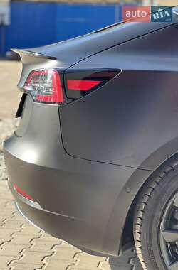 Седан Tesla Model 3 2020 в 