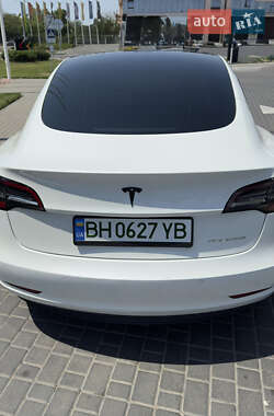 Седан Tesla Model 3 2022 в 