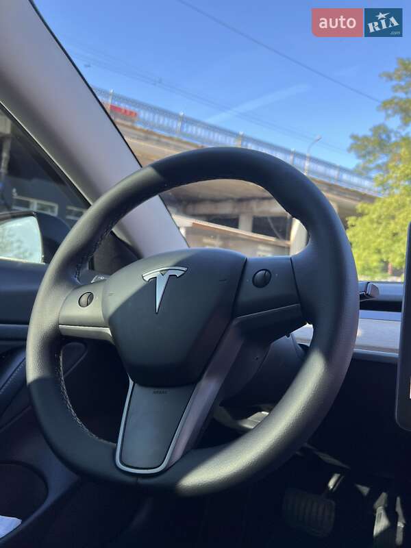 Седан Tesla Model 3 2020 в Івано-Франківську