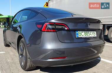 Седан Tesla Model 3 2022 в 