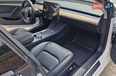 Седан Tesla Model 3 2021 в 