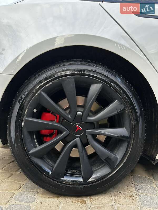 Седан Tesla Model 3 2018 в Львові