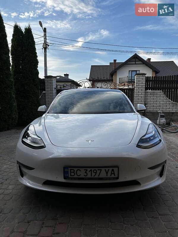 Седан Tesla Model 3 2018 в Львові