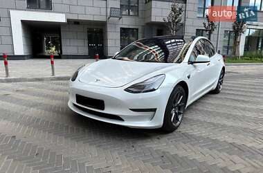 Седан Tesla Model 3 2023 в Львове