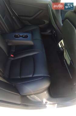 Седан Tesla Model 3 2022 в 