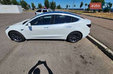 Седан Tesla Model 3 2020 в 