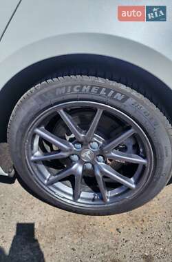 Седан Tesla Model 3 2020 в 