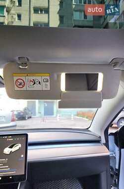 Седан Tesla Model 3 2020 в 