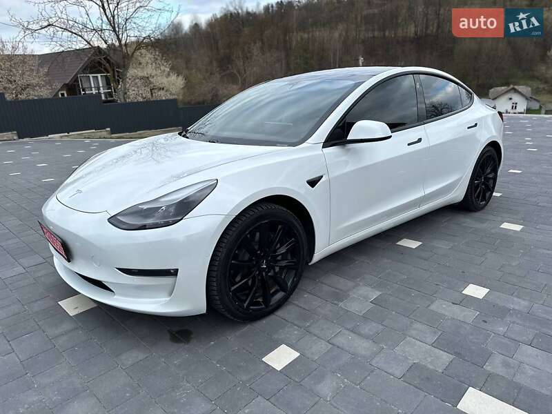 Седан Tesla Model 3 2021 в 