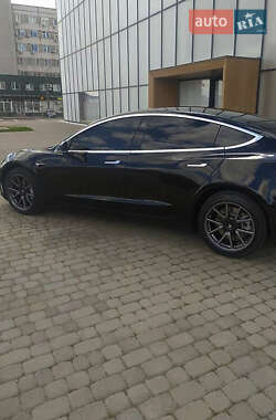 Седан Tesla Model 3 2020 в 