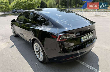 Седан Tesla Model 3 2022 в 