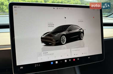 Седан Tesla Model 3 2022 в 