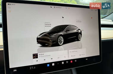Седан Tesla Model 3 2022 в 