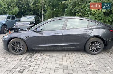 Седан Tesla Model 3 2024 в 