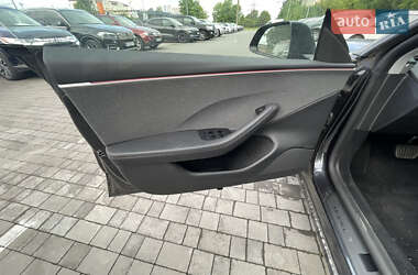 Седан Tesla Model 3 2024 в 