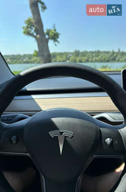 Седан Tesla Model 3 2022 в 
