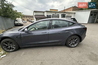 Седан Tesla Model 3 2022 в 