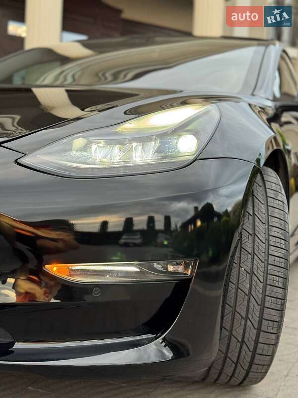Седан Tesla Model 3 2021 в Стрые