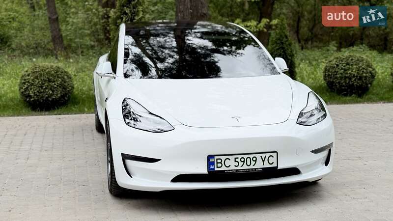 Седан Tesla Model 3 2018 в Львові