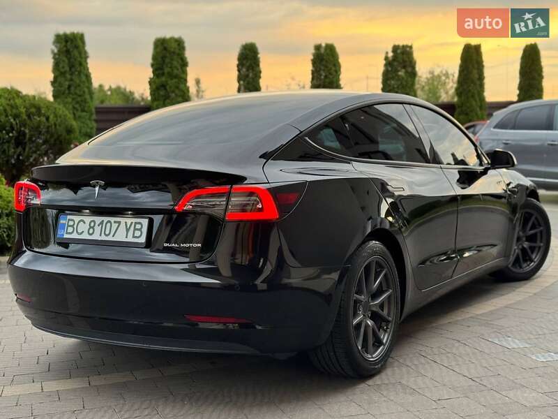 Седан Tesla Model 3 2021 в Стрые