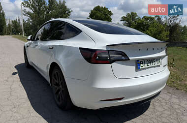 Седан Tesla Model 3 2020 в 