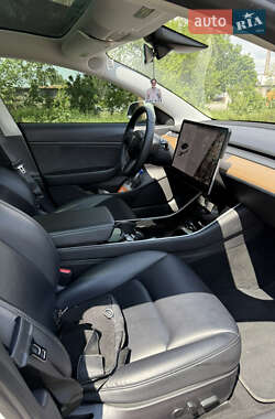 Седан Tesla Model 3 2020 в 