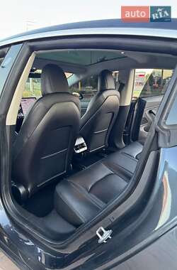 Седан Tesla Model 3 2019 в Киеве