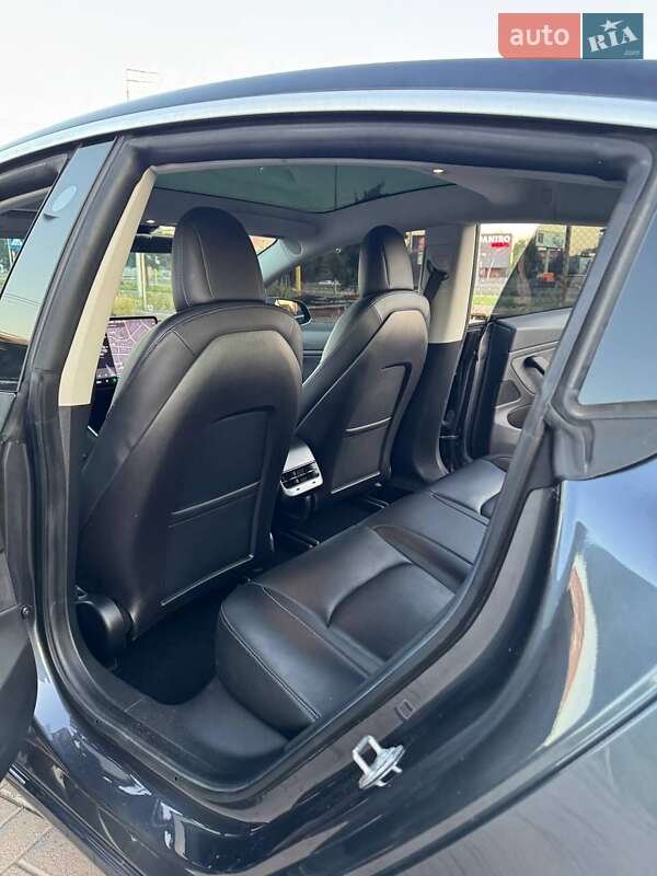 Седан Tesla Model 3 2019 в Києві