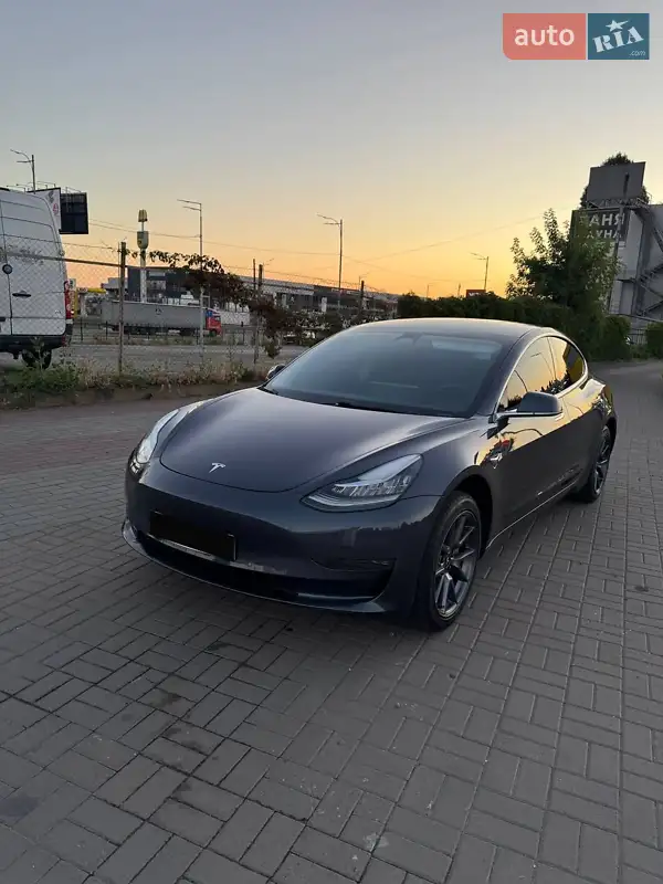 Tesla Model 3 2019