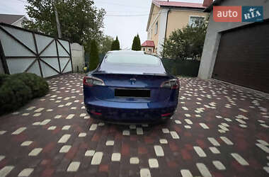 Седан Tesla Model 3 2022 в 