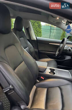 Седан Tesla Model 3 2022 в 