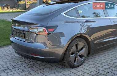 Седан Tesla Model 3 2020 в 