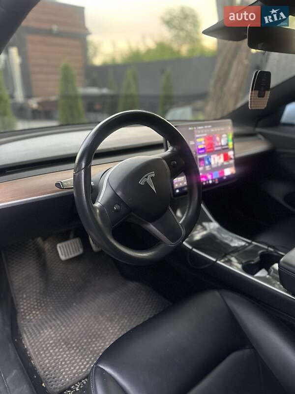 Седан Tesla Model 3 2018 в Дніпрі