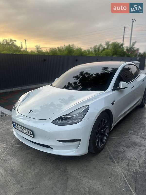 Седан Tesla Model 3 2018 в Дніпрі