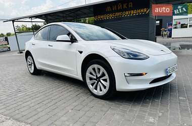 Седан Tesla Model 3 2021 в 