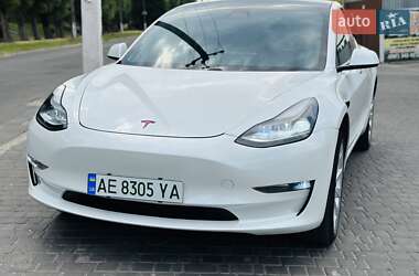 Седан Tesla Model 3 2021 в 
