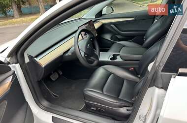 Седан Tesla Model 3 2021 в 