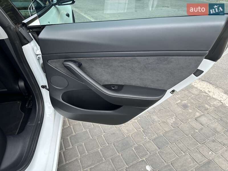 Седан Tesla Model 3 2021 в Каменском