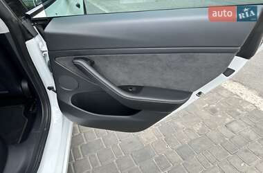 Седан Tesla Model 3 2021 в 