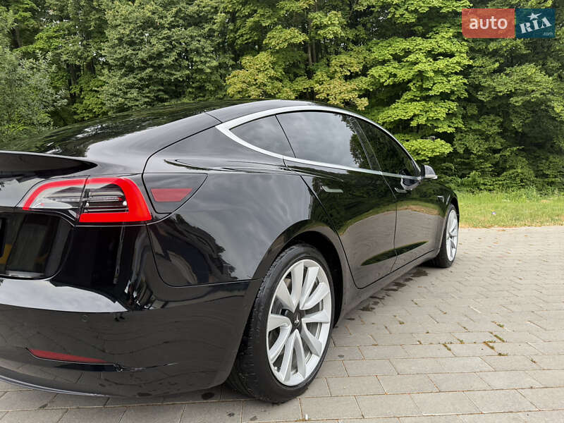 Седан Tesla Model 3 2019 в Долине
