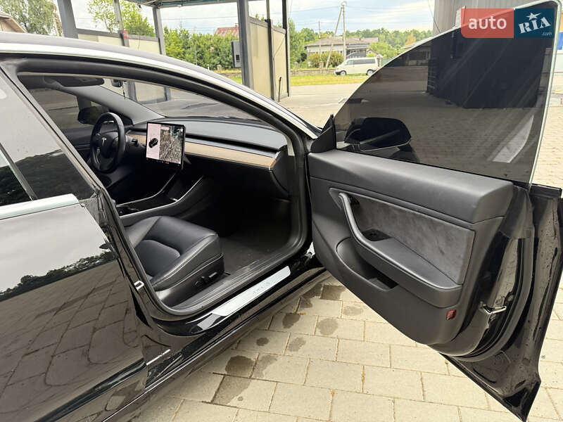 Седан Tesla Model 3 2019 в Долине