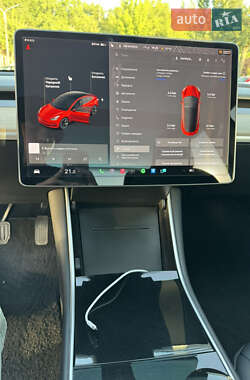 Седан Tesla Model 3 2018 в 