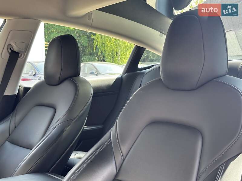 Седан Tesla Model 3 2020 в Києві