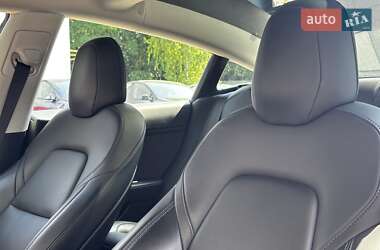 Седан Tesla Model 3 2020 в 