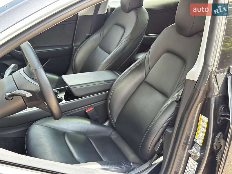 Седан Tesla Model 3 2020 в Києві