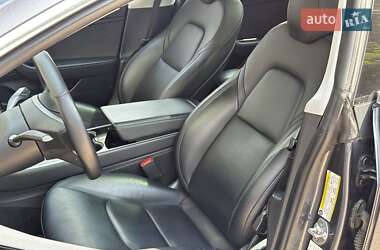 Седан Tesla Model 3 2020 в 