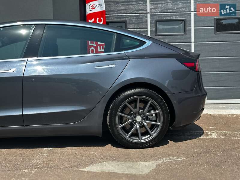Седан Tesla Model 3 2020 в Києві